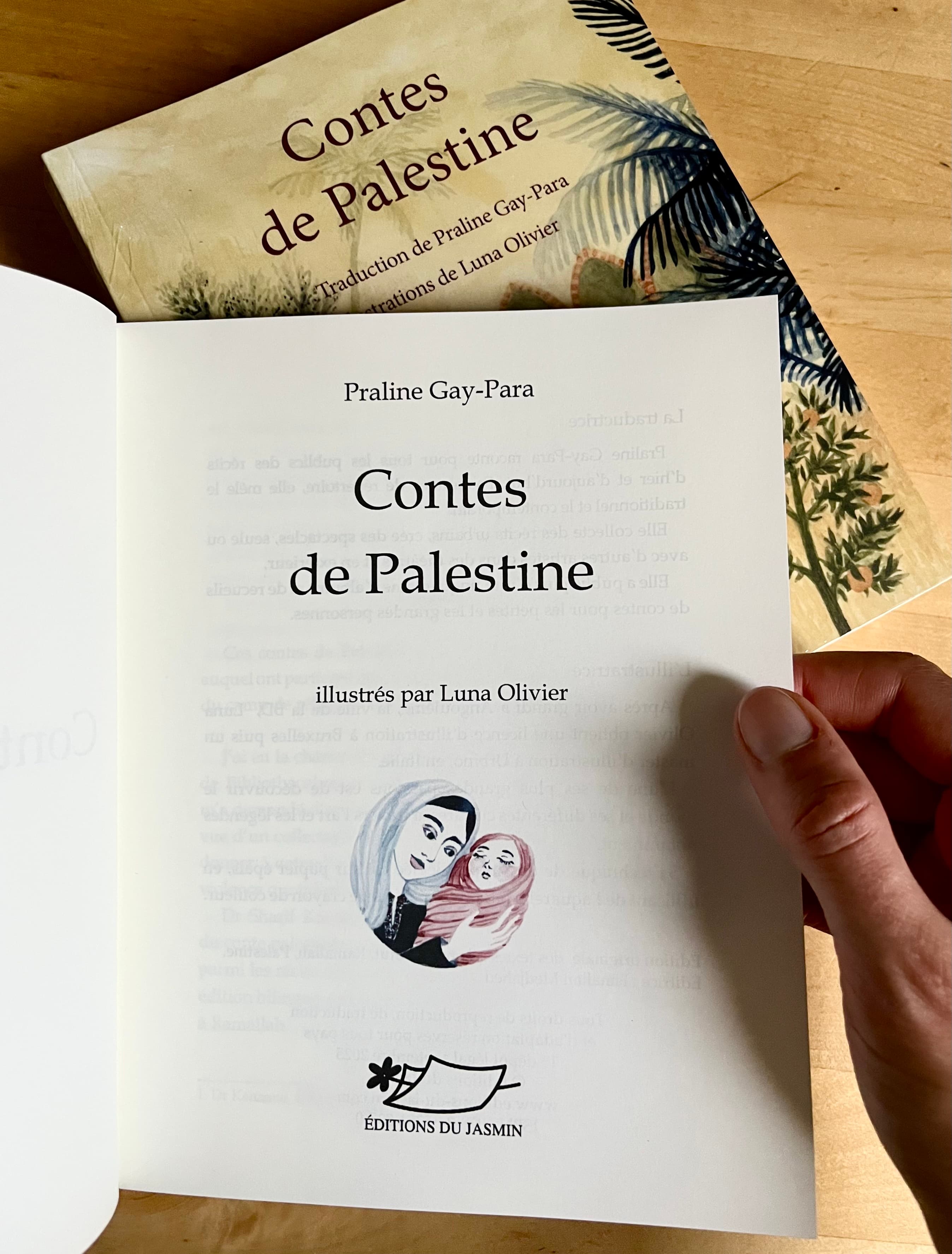 Illustration of Luna Olivier, from her project Contes de Palestine. A photography of the back of the book.