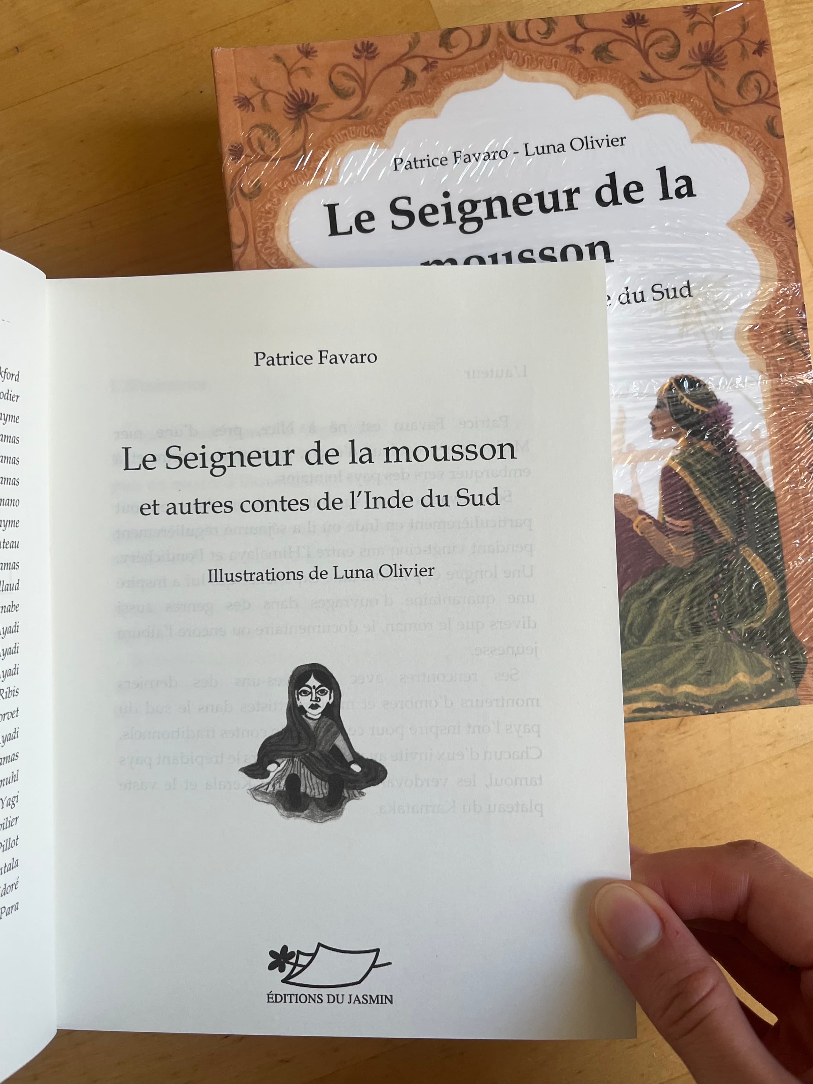 Illustration of Luna Olivier, from her project Le Seigneur de la mousson et autres contes de l'Inde du Sud. A photography of the first page of the book.